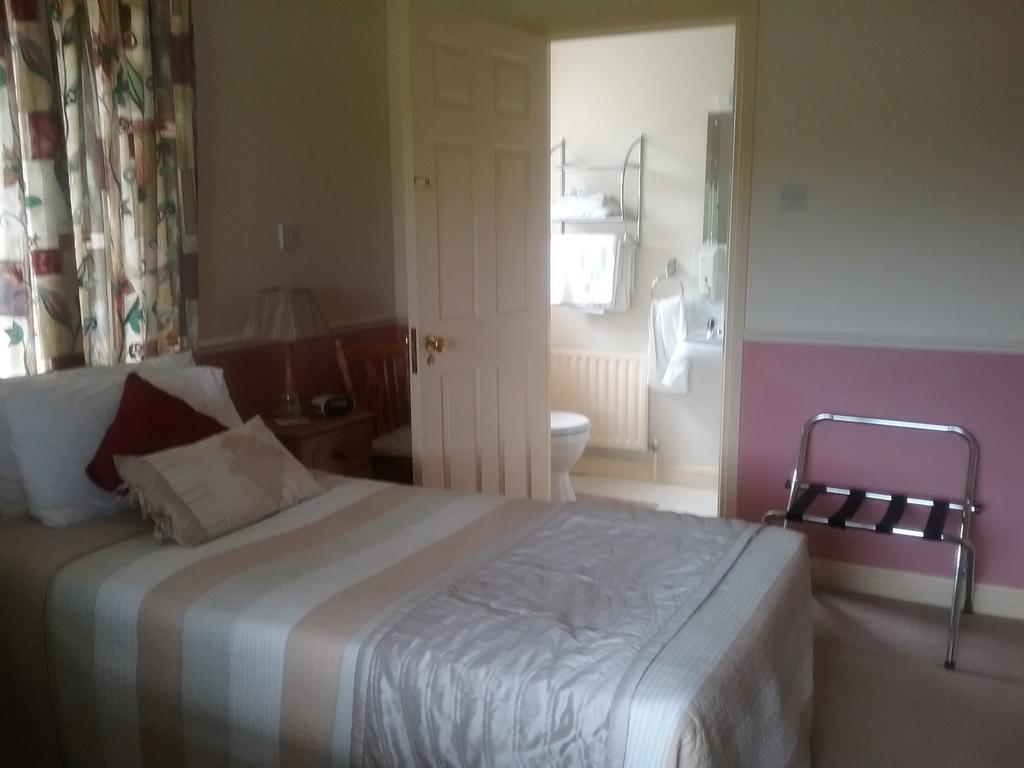 Rocksberry Bed & Breakfast Castlebar Bagian luar foto